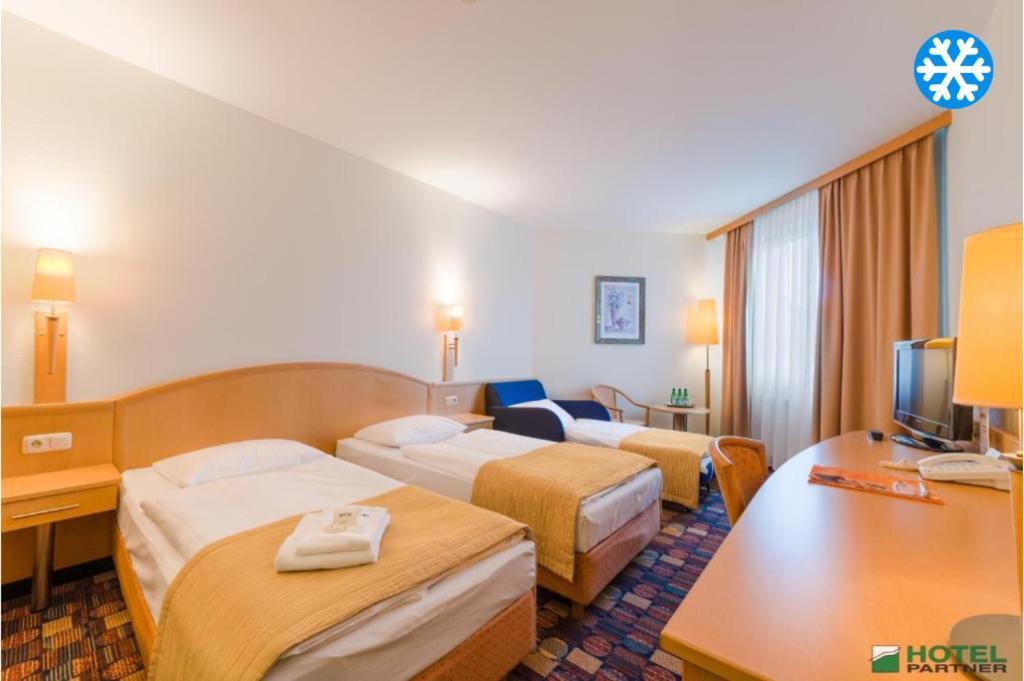 Hotel Partner Варшава Экстерьер фото