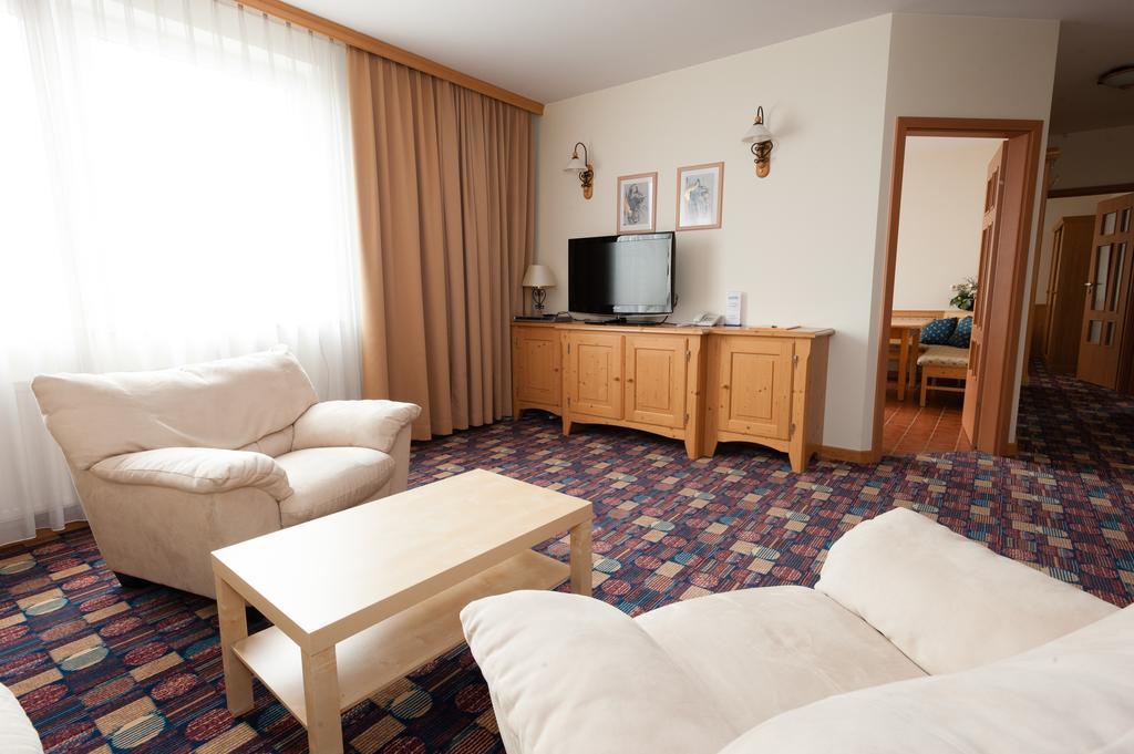 Hotel Partner Варшава Экстерьер фото
