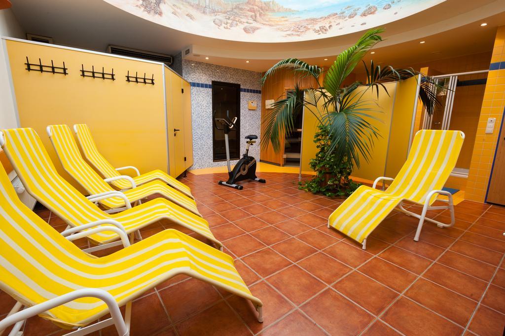 Hotel Partner Варшава Экстерьер фото