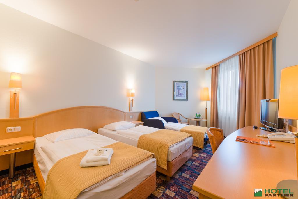 Hotel Partner Варшава Экстерьер фото