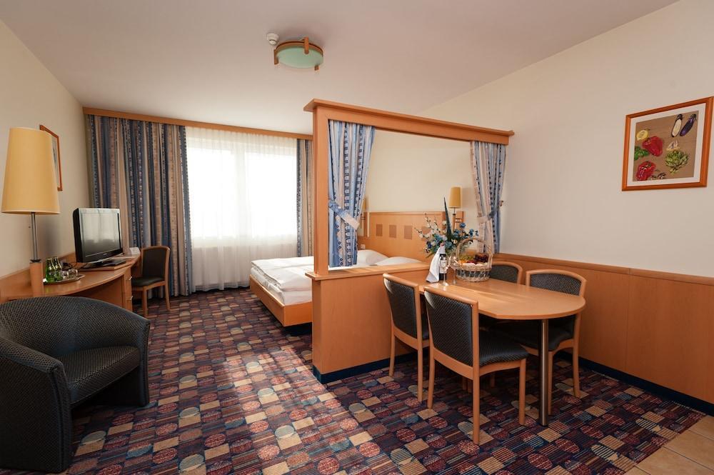 Hotel Partner Варшава Экстерьер фото
