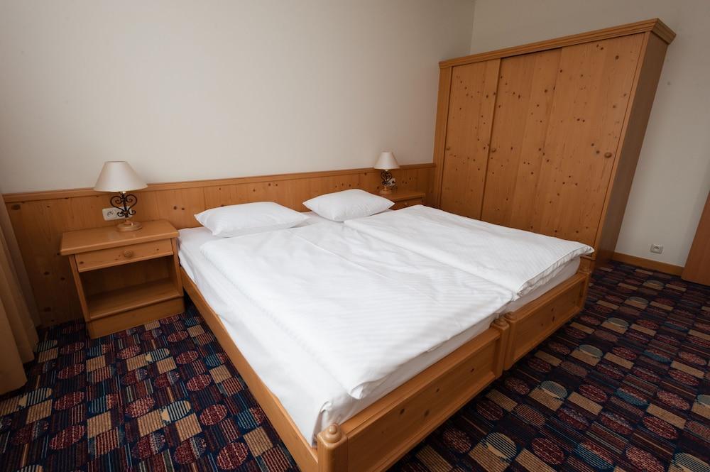 Hotel Partner Варшава Экстерьер фото