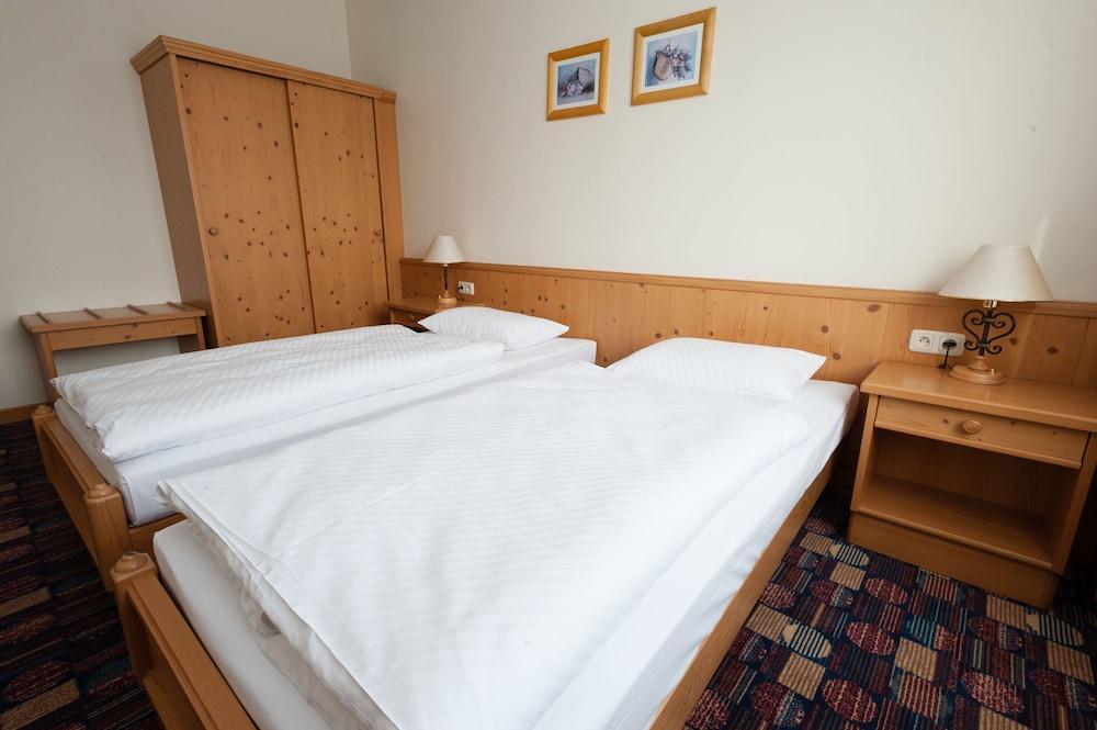 Hotel Partner Варшава Экстерьер фото