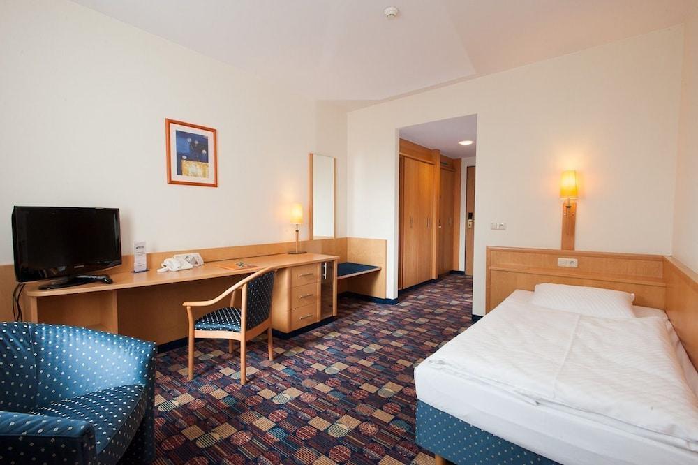 Hotel Partner Варшава Экстерьер фото