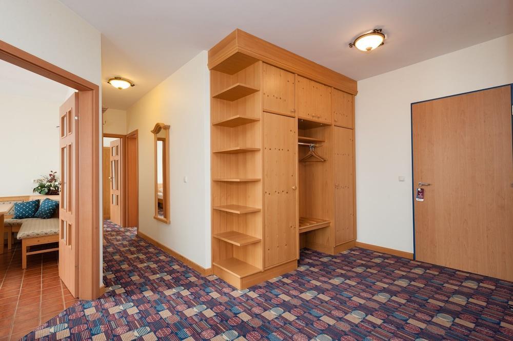 Hotel Partner Варшава Экстерьер фото