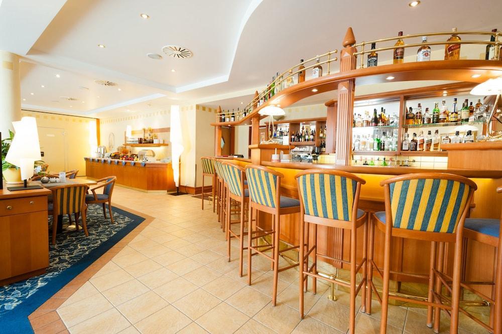 Hotel Partner Варшава Экстерьер фото