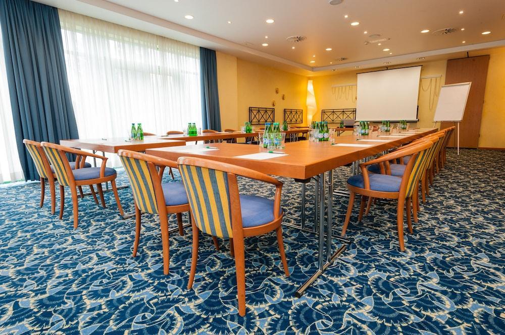 Hotel Partner Варшава Экстерьер фото