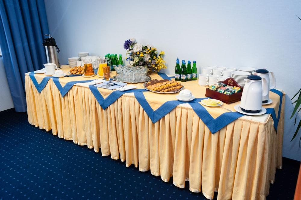 Hotel Partner Варшава Экстерьер фото